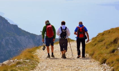 Escursioni in montagna, le regole per un trekking responsabile