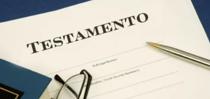 Lascia in eredità due appartamenti al Comune per i bisognosi… a patto che siano italiani