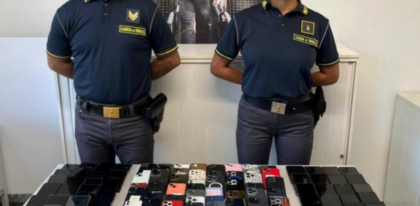 Tenta di rientrare in Italia con 121 cellulari rubati durante la Street Parade di Zurigo