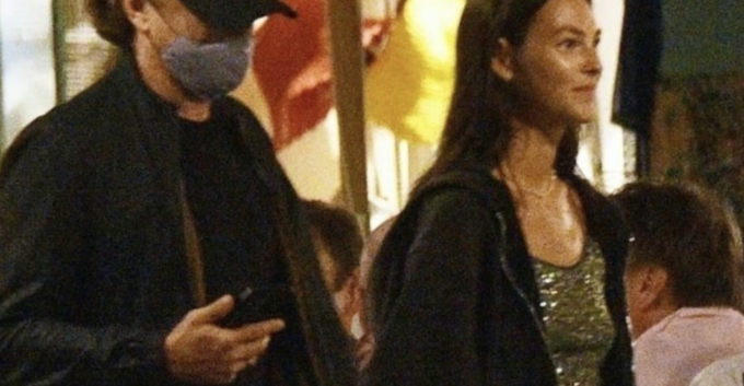 Visita serale “segreta” al Vittoriale per Leonardo Di Caprio: con lui la fidanzata bresciana Vittoria Ceretti