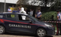 "Mi hai rovinato la vita": 80enne spara alla moglie in piazza e si uccide