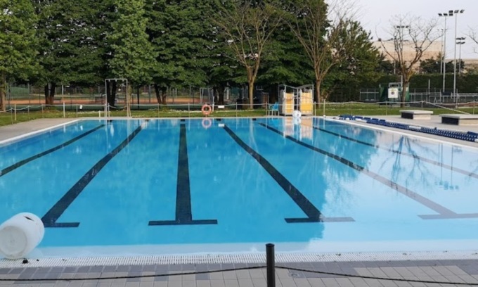 E’ morto il tredicenne colto da malore e annegato in piscina a Cremona