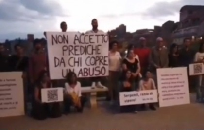 “Non accetto prediche da chi copre gli abusi”: i fedeli abbandonano la Messa per protesta