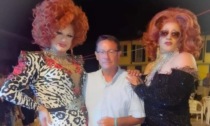 Le drag queen si esibiscono davanti alla chiesa per la festa patronale (e ringraziano il parroco), ma la Diocesi si infuria