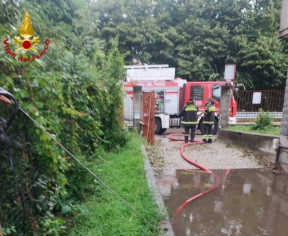 Maltempo in Piemonte: frane, tetto del bar della stazione crollato e scuola scoperchiata