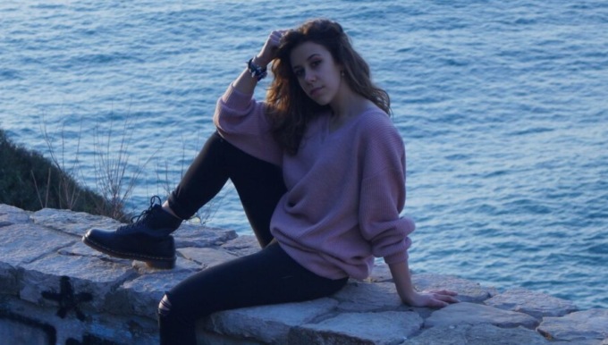 Auto si ribalta, muore mamma 24enne, grave il figlio di 6 mesi. Al volante il padre ubriaco e drogato
