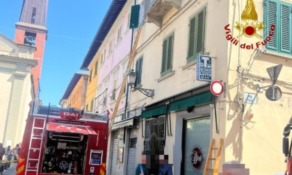 Incendio in una casa partito dal microonde: morta bambina di 3 anni, salvi la mamma incinta e altri tre bimbi