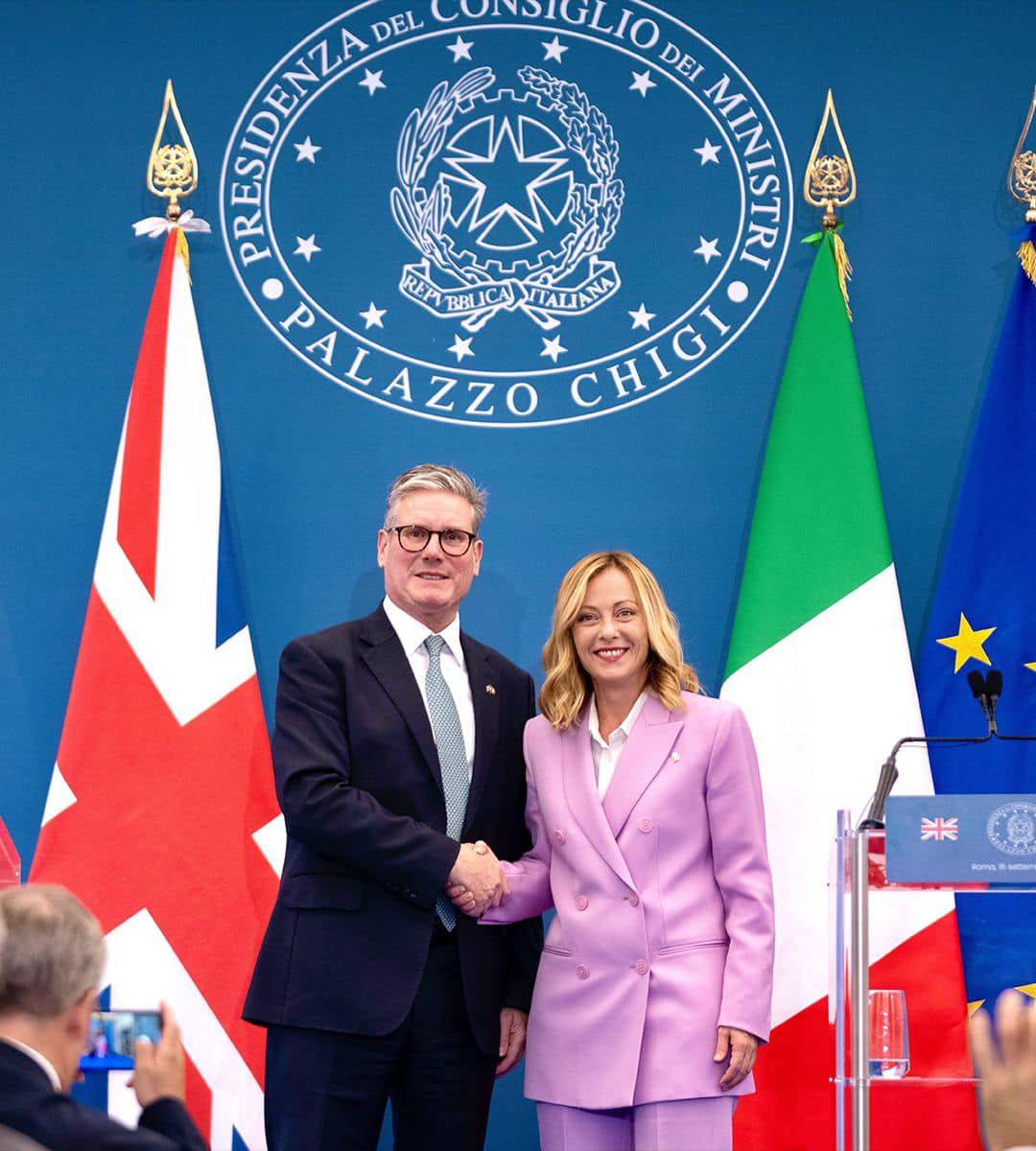 Il primo ministro britannico Starmer con Giorgia Meloni