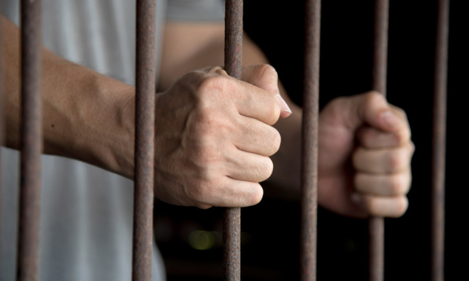 Chiama i Carabinieri preoccupato per l’inquilino che è sparito e scopre che era stato arrestato