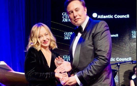 Mattarella risponde a Musk: “L’Italia sa badare a sé stessa”