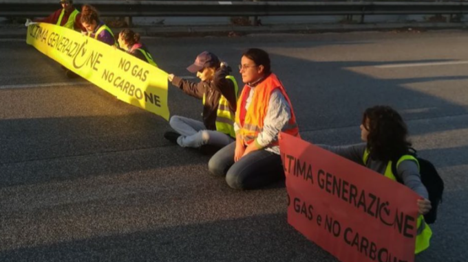 Occupazione case e blocchi stradali ambientalisti: “Basta reati giustificabili”, ecco cosa cambia