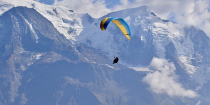 Si schianta con il parapendio: muore sportivo 46enne. Un anno fa era già precipitato ma si era salvato