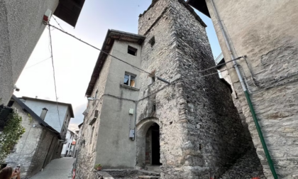 Il curioso caso del castello di Veleso, gioiello storico comasco in vendita. Ma i cittadini non ci stanno: parte la rivolta