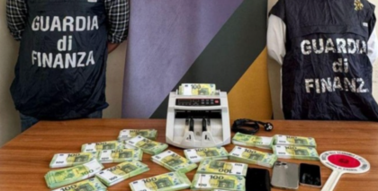 Due ragazzi tentano di comprare una collezione di Rolex con 230mila euro in banconote false