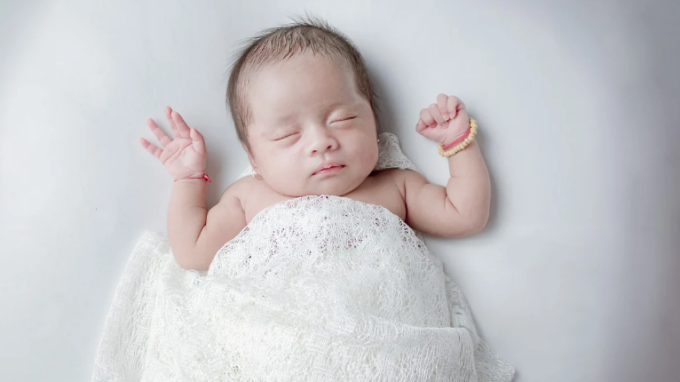 Sids, con le buone pratiche diminuisce il numero delle morti in culla: il video tutorial dell’ostetrica