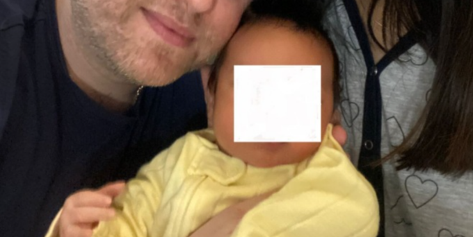 Un bimbo su 80mila nasce… con la camicia. E’ accaduto al piccolo Alexander: cosa significa