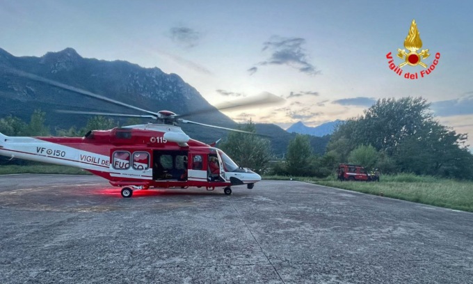 Si schianta con il parapendio contro una parete di roccia e poi precipita nel vuoto: morto a 46 anni