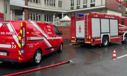 Incendio in un negozio cinese a Milano: morti tre fratelli di 17, 19 e 24 anni. Ipotesi dolo