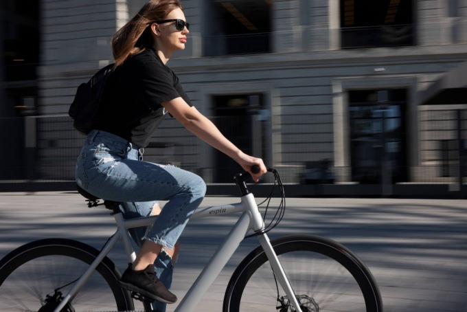 Spostamenti quotidiani: 4 italiani su 10 si muovono a piedi o in bici