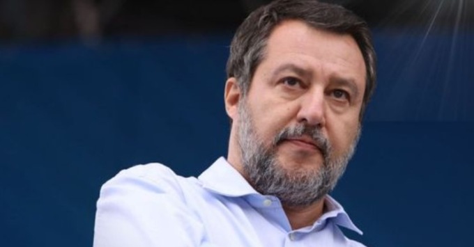 Il leader della Lega Matteo Salvini ieri sul palco durante il suo intervento