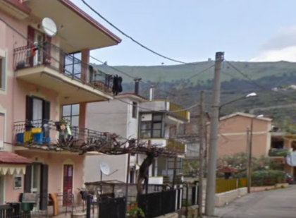 “Papà ha ucciso la mamma”: 24enne strangolata davanti ai figli di quattro e sei anni