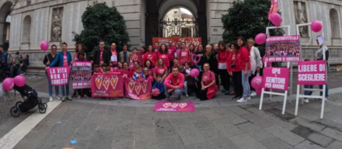 Figli di coppie lesbiche: la Consulta apre al doppio riconoscimento alla nascita