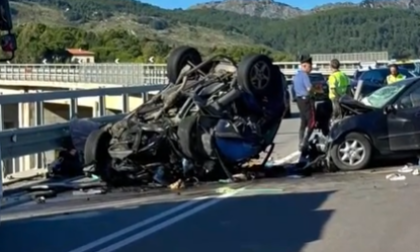 Incidente sulla Statale, muoiono mamma e papà: gravi i tre figli, che restano orfani