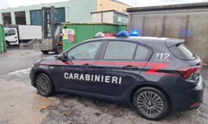 Corriere stroncato da un malore mentre sta scaricando il furgone durante una consegna