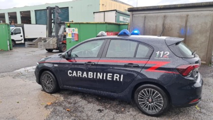 Corriere stroncato da un malore mentre sta scaricando il furgone durante una consegna