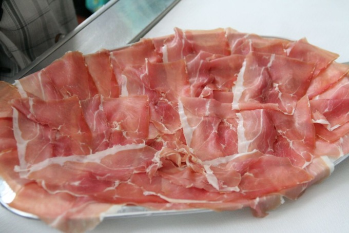 Listeria nel prosciutto crudo: i prodotti a rischio ritirati dal mercato