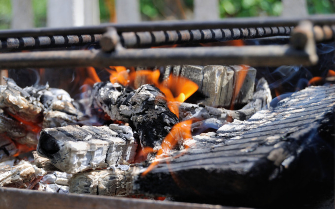 La disputa per il barbecue tra vicini di casa che dura da vent’anni