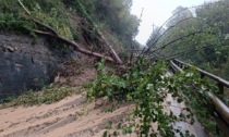 Frane, allagamenti, strade chiuse e tetti crollati: fino a quando dura l'allerta rossa in Lombardia