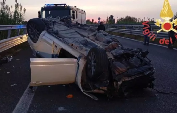 Minorenne alla guida di un Suv invade la corsia opposta e fa un incidente: è gravissimo