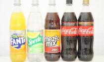 Frammenti di metallo nelle bibite: ritirate 26 milioni di bottiglie di Coca Cola, Fanta e Sprite