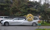 Arriva a prenderlo il carro funebre, ma lui è vivo e vegeto (ed è solo l'ultimo scherzo assurdo)