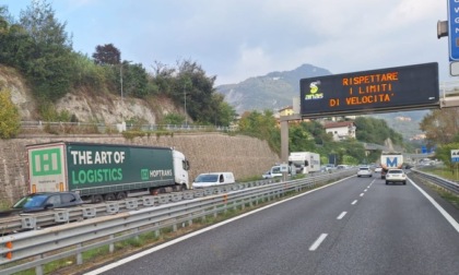 Tir contromano sulla Statale semina il panico tra gli automobilisti