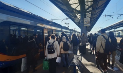 Trasporti, altra giornata da incubo: operaio investito e ucciso sui binari. Circolazione sospesa: i treni a rischio