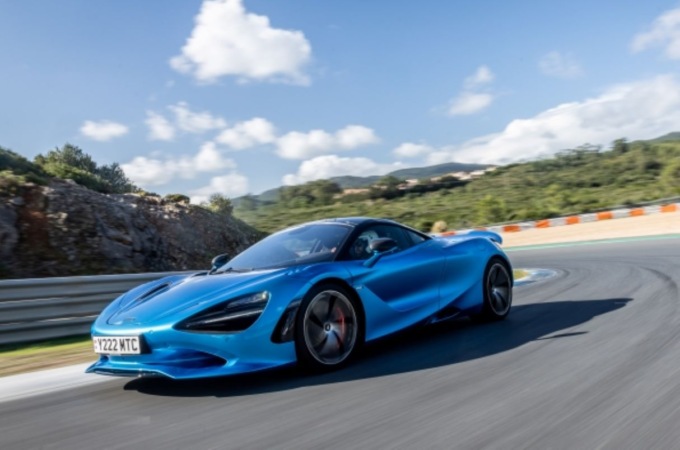 McLaren 750S eletta “Performance Car of the Year”