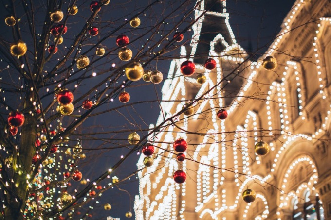Luminarie e addobbi di Natale sul balcone: quando si rischia la multa (salata)