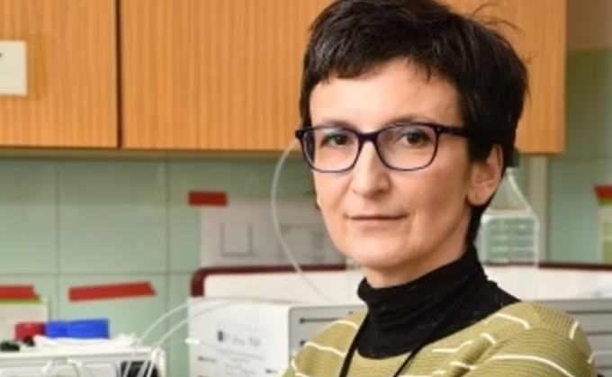 Ricercatrice si cura da sola il cancro iniettandosi due virus ma avverte: “Non imitatemi”