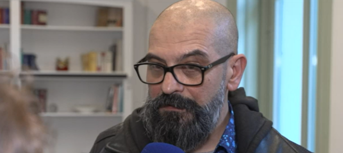 Studente 16enne rompe il naso al professore: “Sto pensando di lasciare la scuola”. Solidarietà da Valditara
