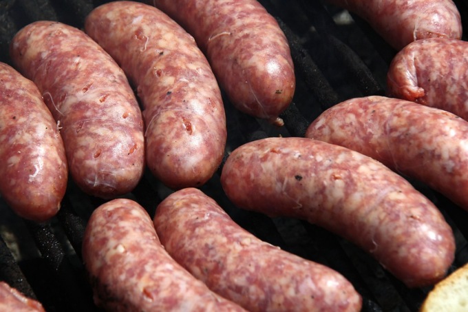 Salmonella nella luganega: i prodotti e i lotti a rischio (da non mangiare)