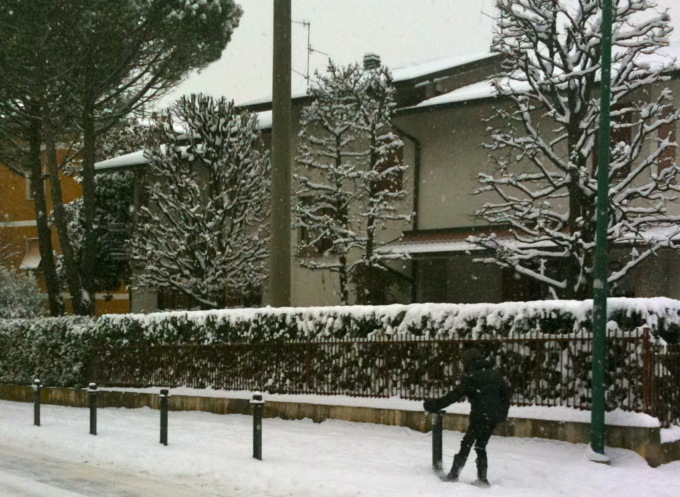 Dopo il freddo è in arrivo la neve in Lombardia: dove e quando scendono i primi fiocchi (anche a bassa quota)