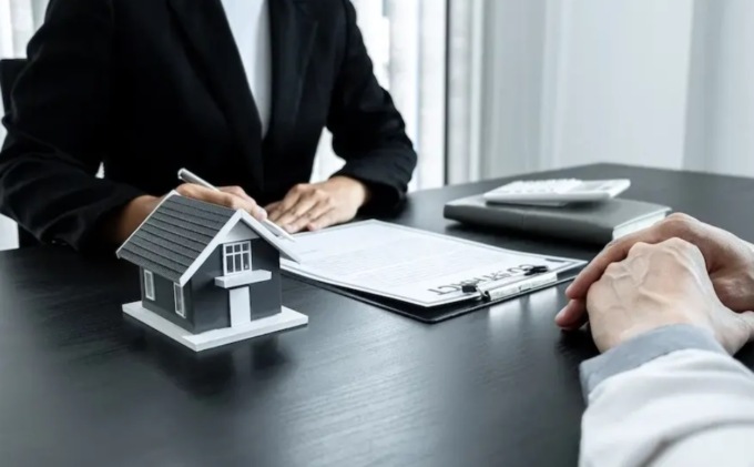 Finto agente immobiliare vende una casa a 60mila euro, ma i proprietari non ne sapevano nulla