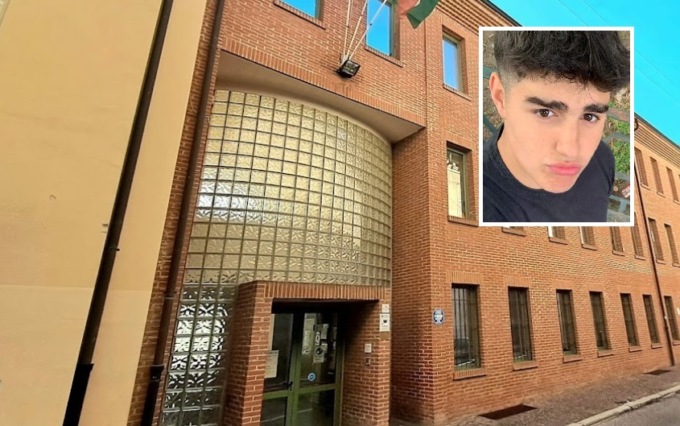 Malore a scuola, studente di 16 anni si accascia sulle scale e muore