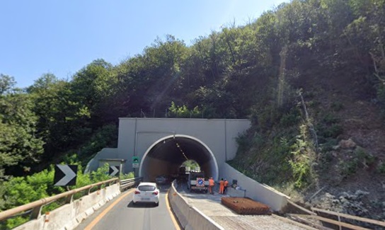 Cade dal viadotto sull’Autostrada e fa un volo di 15 metri: muore operaio di 26 anni