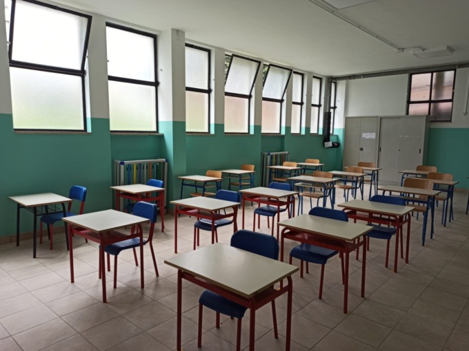 Chi aggredisce i professori a scuola potrebbe presto finire in carcere