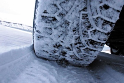 Obbligo pneumatici invernali, al via il periodo del cambio gomme: date, regole e sanzioni