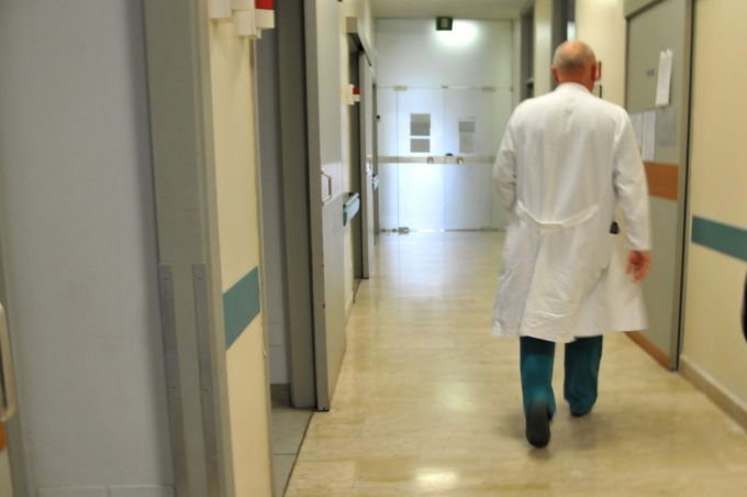 Le annullano la visita prenotata sei mesi prima con il Sistema sanitario, “ma se paga 602 euro può farla subito”