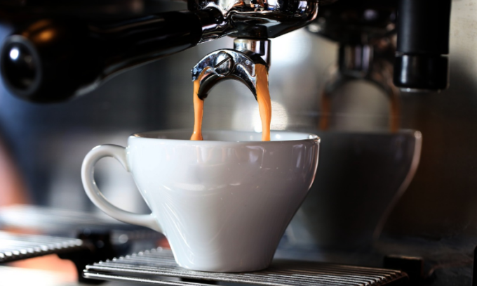 Il caffè diventa un “lusso”: perché a breve una tazzina potrebbe costare 2 euro